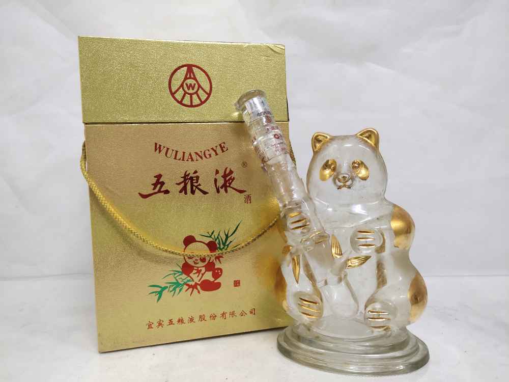 2004年 熊猫五粮液 52度 500ml 3000元