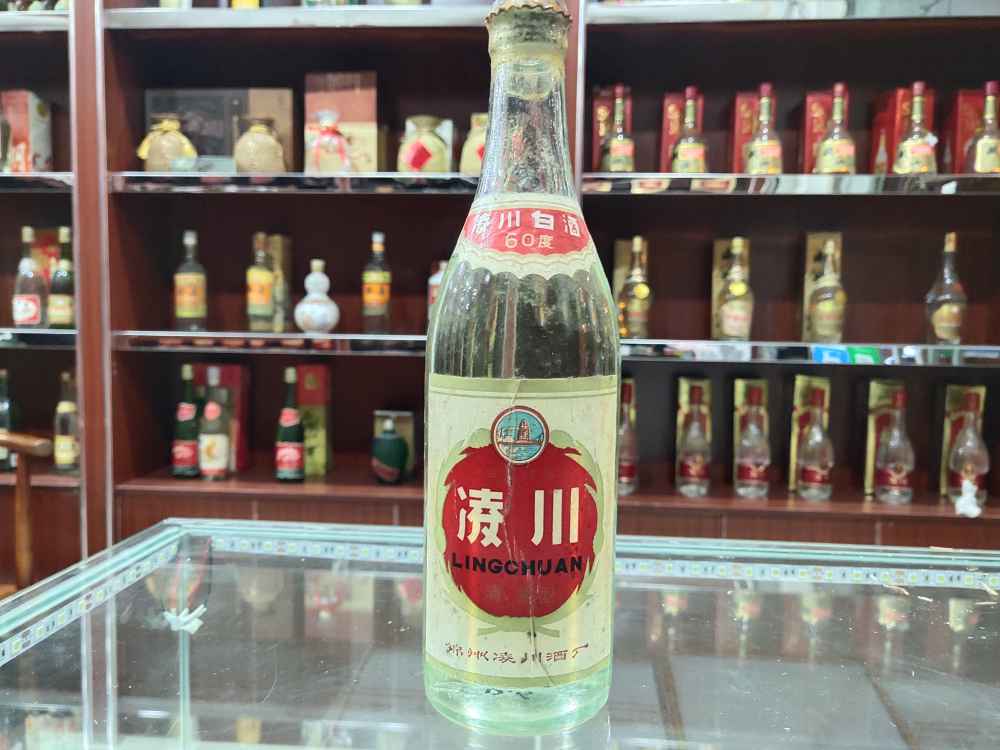 85年凌川白酒60度500ml收藏品